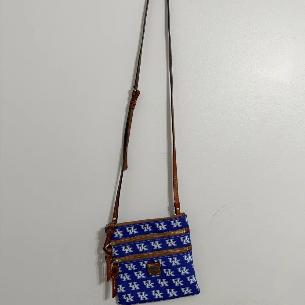 UK Dooney & Bourke Blue and White Patterned Crossbody Bag - Picture 3 of 3